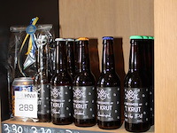 Veertien diverse biertjes 't krut op schap w.o. hop, blond, dubbel, tripple. - afbeelding 2 van  2