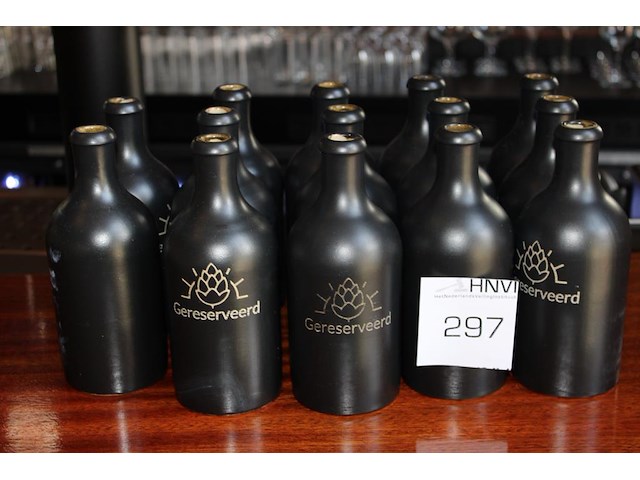 Veertien gereserveerd flesjes. - afbeelding 1 van  3