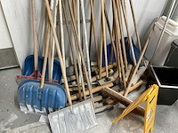 Vegers en prullenbakken - afbeelding 2 van  3