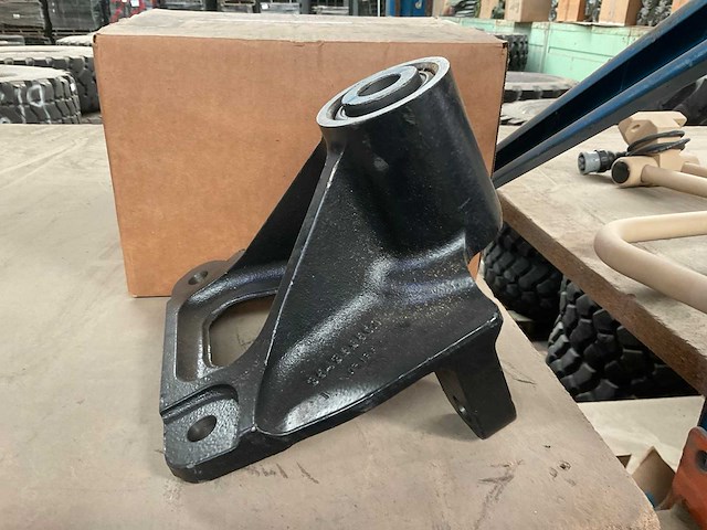 Vehicle spring hanger - afbeelding 2 van  4