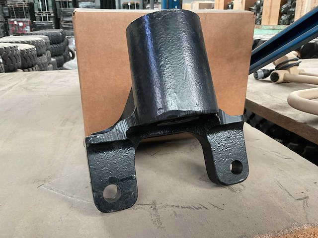 Vehicle spring hanger - afbeelding 3 van  4