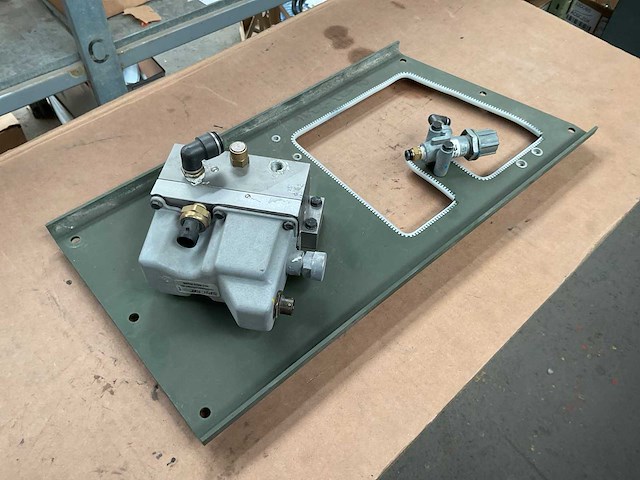 Vehicular component bracket - afbeelding 1 van  2