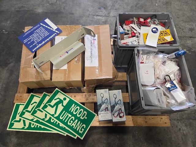 Veiligheid en markering - afbeelding 1 van  11