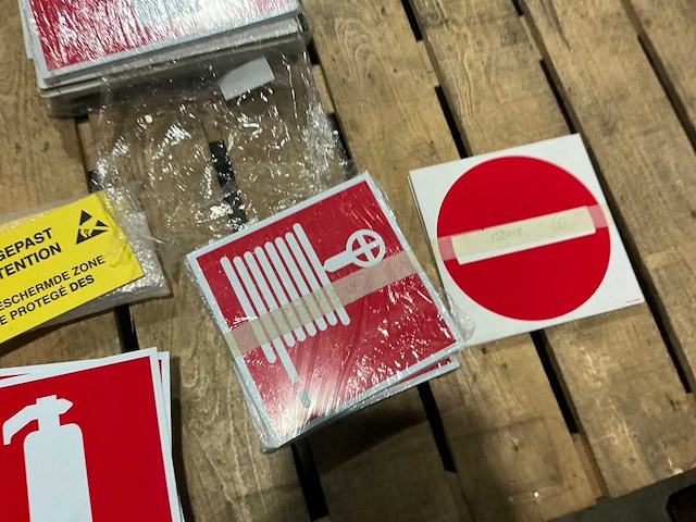 Veiligheids- en markeringsschermen - afbeelding 3 van  4