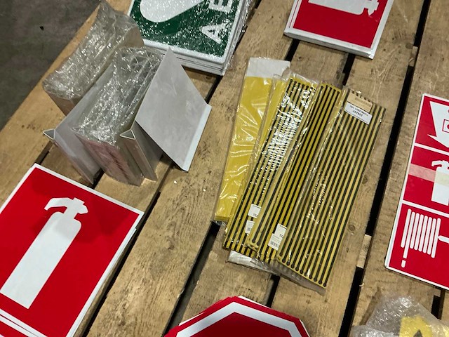 Veiligheids- en markeringsschermen - afbeelding 4 van  4