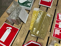 Veiligheids- en markeringsschermen - afbeelding 4 van  4