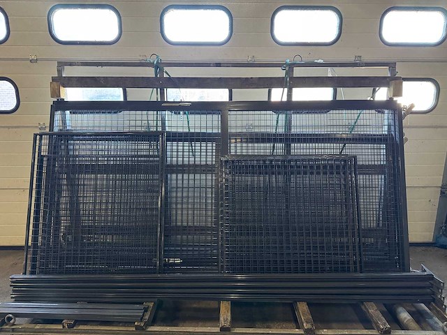 Veiligheidsgaaswand ca 10x3 meter v.v. 2 schuifdeuren - afbeelding 1 van  12