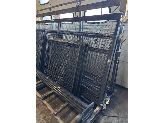 Veiligheidsgaaswand ca 10x3 meter v.v. 2 schuifdeuren - afbeelding 5 van  12