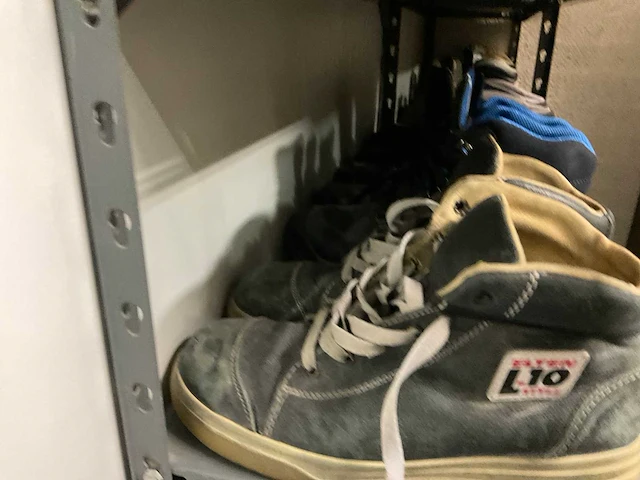 Veiligheidshelmen en schoenen - afbeelding 5 van  7