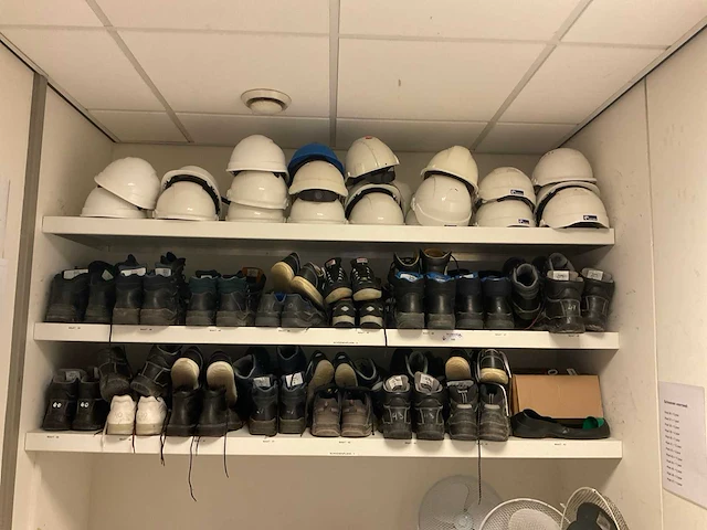 Veiligheidshelmen en schoenen - afbeelding 1 van  7