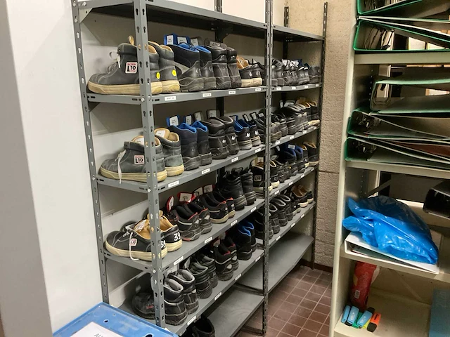 Veiligheidshelmen en schoenen - afbeelding 2 van  7