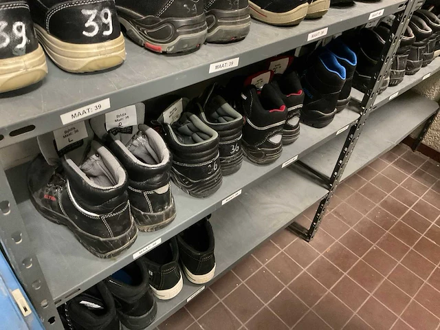 Veiligheidshelmen en schoenen - afbeelding 3 van  7