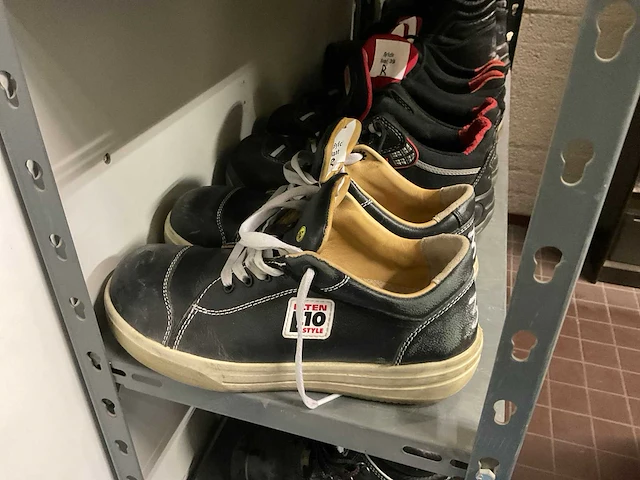 Veiligheidshelmen en schoenen - afbeelding 4 van  7