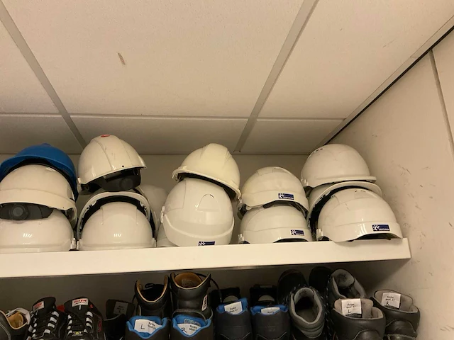 Veiligheidshelmen en schoenen - afbeelding 7 van  7