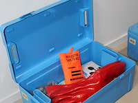 Veiligheidskist medisafe met diverse beschermingsmiddelen. - afbeelding 2 van  2