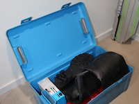 Veiligheidskist medisafe met diverse beschermingsmiddelen. - afbeelding 2 van  2