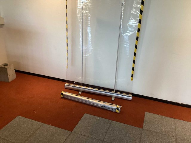 Veiligheidsscherm inklapbaar (2x) - afbeelding 1 van  4