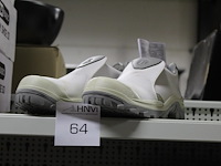 Veiligheidsschoenen bata industrials wit. vermoedelijk gebruikt - afbeelding 1 van  2