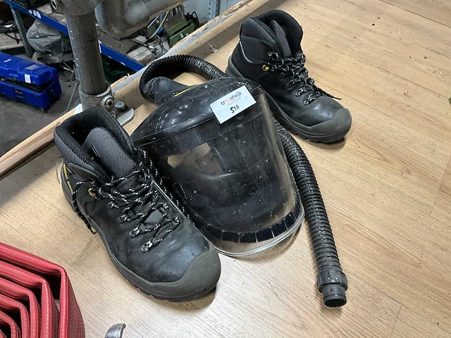 Veiligheidsschoenen & volgelaatsmasker - afbeelding 2 van  5