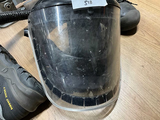 Veiligheidsschoenen & volgelaatsmasker - afbeelding 5 van  5