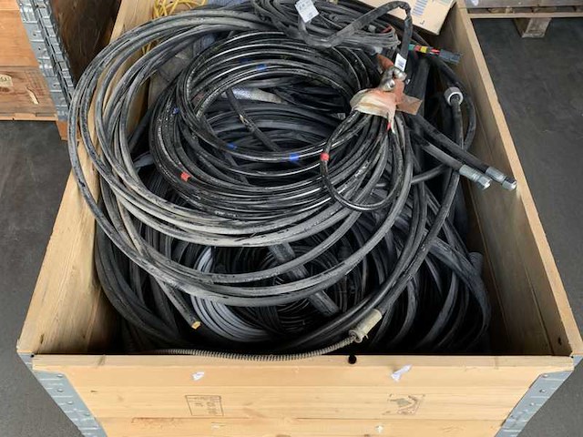 Veiling-pallet15 draden + kabels - afbeelding 1 van  1