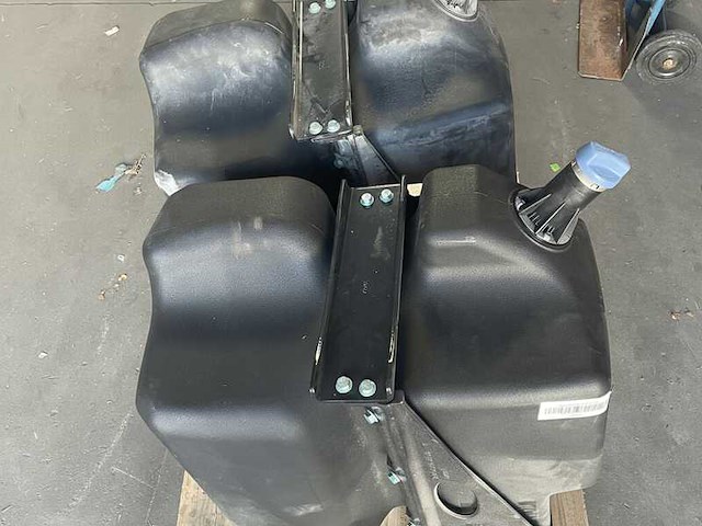 Veiling-pallet39 tanken - afbeelding 1 van  2