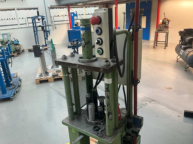 Veldhuis - 1990 - ba hy-iii - hydraulische pers - afbeelding 5 van  10