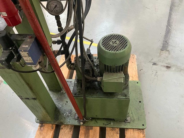 Veldhuis - 1990 - ba hy-iii - hydraulische pers - afbeelding 8 van  10