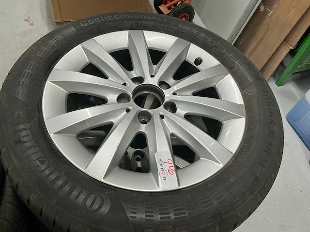 Velgen met banden (4x) - afbeelding 1 van  3