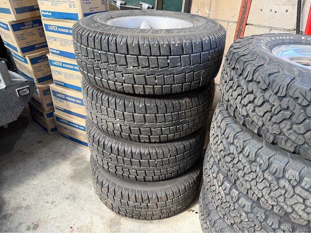 Velgen wielen set 265/75r16 - afbeelding 1 van  3