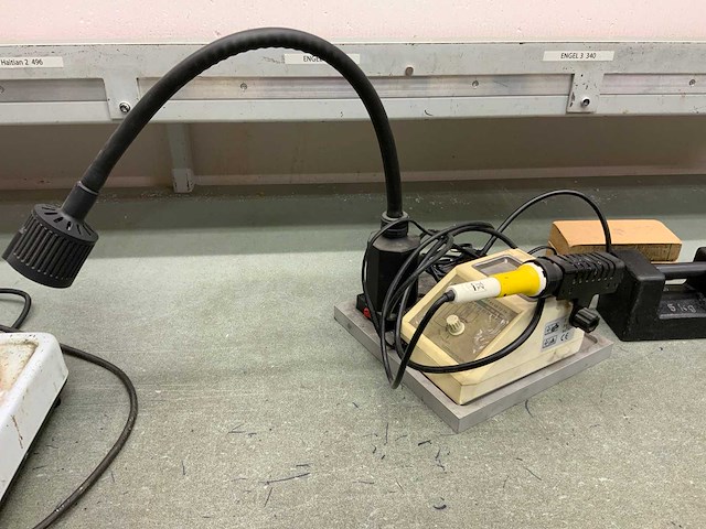 Velleman abps-3030sm labvoeding en soldeerapparaat - afbeelding 3 van  4