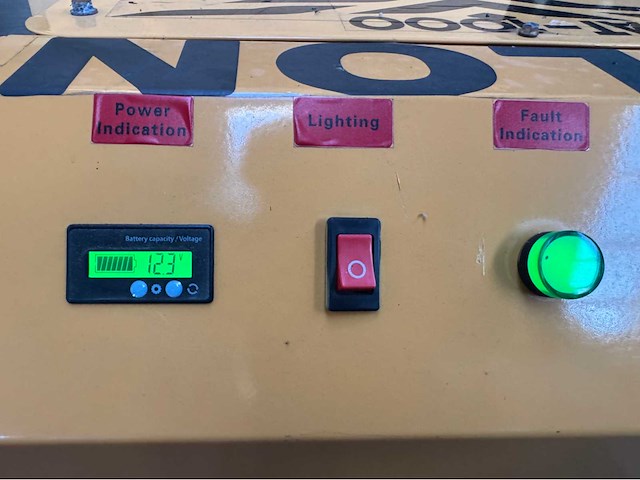 Velo at-1000 afstandbedienfe rups maaimachine - afbeelding 3 van  8