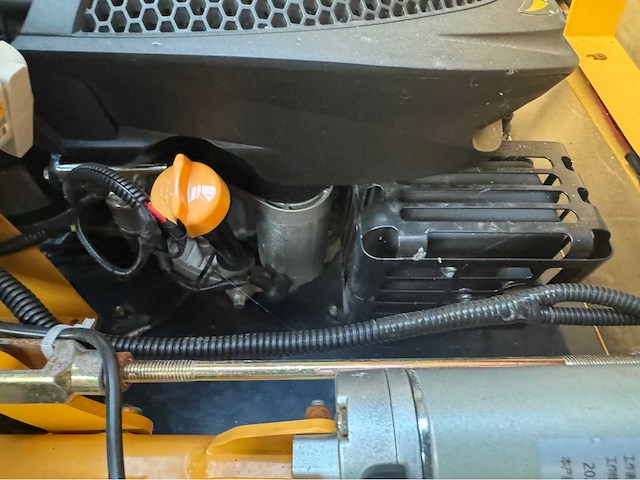 Velo at-1000 afstandbedienfe rups maaimachine - afbeelding 8 van  8