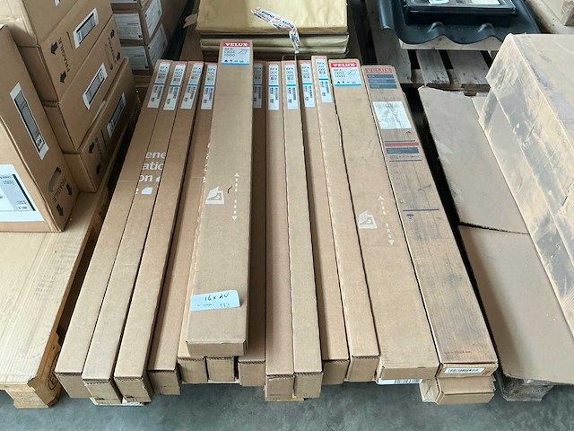 Velux dakraam toebehoren (16 stuks) - afbeelding 1 van  4