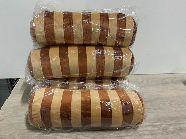 Velvet stripe cushion (6x) - afbeelding 1 van  3