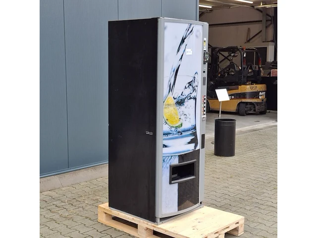 Vendingmachine / frisdrankautomaat met pinbetaling - afbeelding 2 van  9