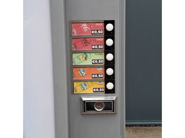 Vendingmachine / frisdrankautomaat met pinbetaling - afbeelding 5 van  9