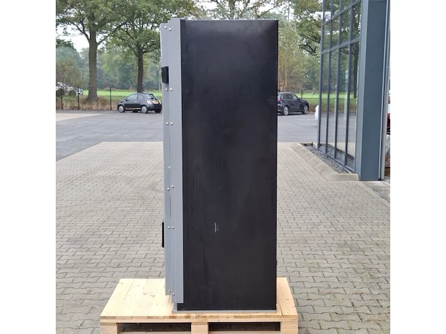 Vendingmachine / frisdrankautomaat met pinbetaling - afbeelding 8 van  9