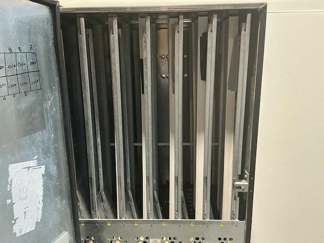 Vendo 804 frisdrankautomaat verkoopautomaat - afbeelding 4 van  7