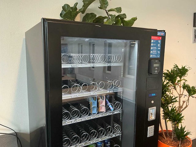Vendo vending machine - afbeelding 2 van  6