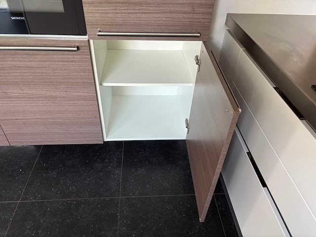 Veneta cucine - keuken met falmec / siemens apparatuur - afbeelding 3 van  27