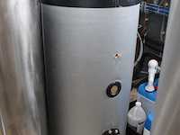 Ventilatielucht-/warmtepomp nibe fighter 120 met 3 instelbare buffervaten. onderdeel van combinatiekavel complete mini brouwerijopstelling bestaande uit brouwhuis, 8 gistingstanks (deels gevuld), bottellijn, pompen, warmtewisselaar, natte lijn etiketteermachine en chiller - afbeelding 2 van  3