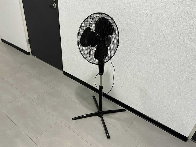 Ventilator en divers - afbeelding 1 van  6