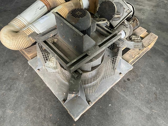 Ventilator en koelwaterpomp - afbeelding 2 van  6