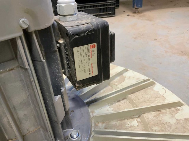 Ventilator frame met elektro motor - afbeelding 2 van  6