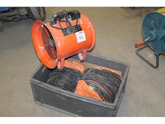 Ventilator maxblast dustextractor 250 mm met twee flexibele slangen. - afbeelding 1 van  3