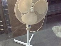 Ventilator op voet. ( getest ) - afbeelding 1 van  2