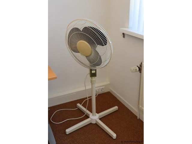 Ventilator, staand model - afbeelding 1 van  3