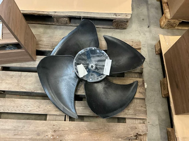 Ventilatorwaaier met 4 kunststof bladen - afbeelding 1 van  2