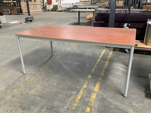 Vepa - desk - afbeelding 1 van  3
